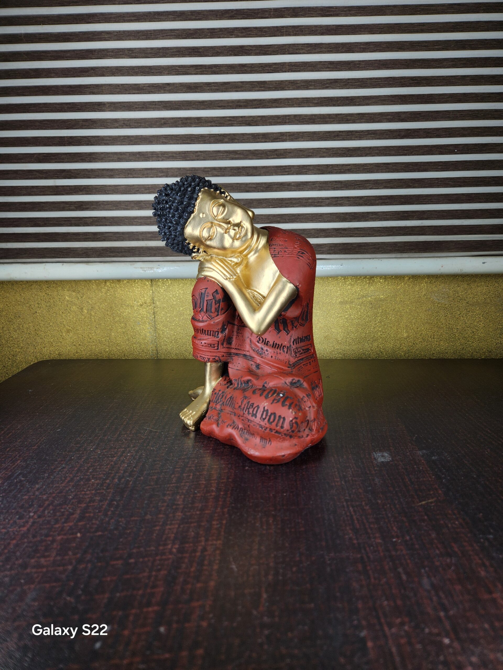 Luxurious Serene Reclining Buddha Statue Golden Resin Crafted Figurine For Peace Mindfulness Home Decoration Artful Decor Piece 2