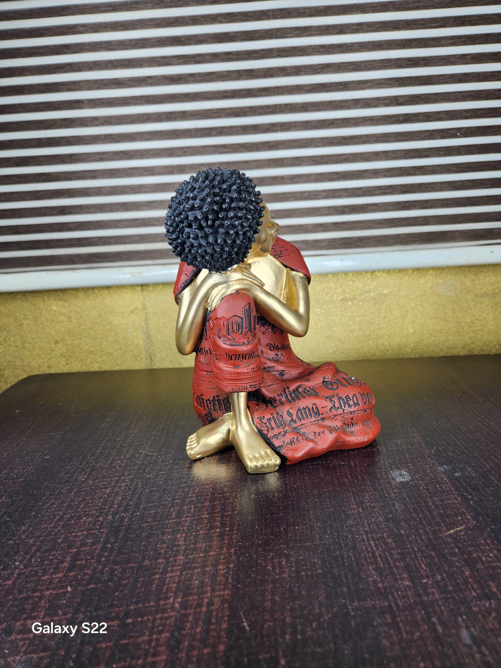 Luxurious Serene Reclining Buddha Statue Golden Resin Crafted Figurine For Peace Mindfulness Home Decoration Artful Decor Piece 4